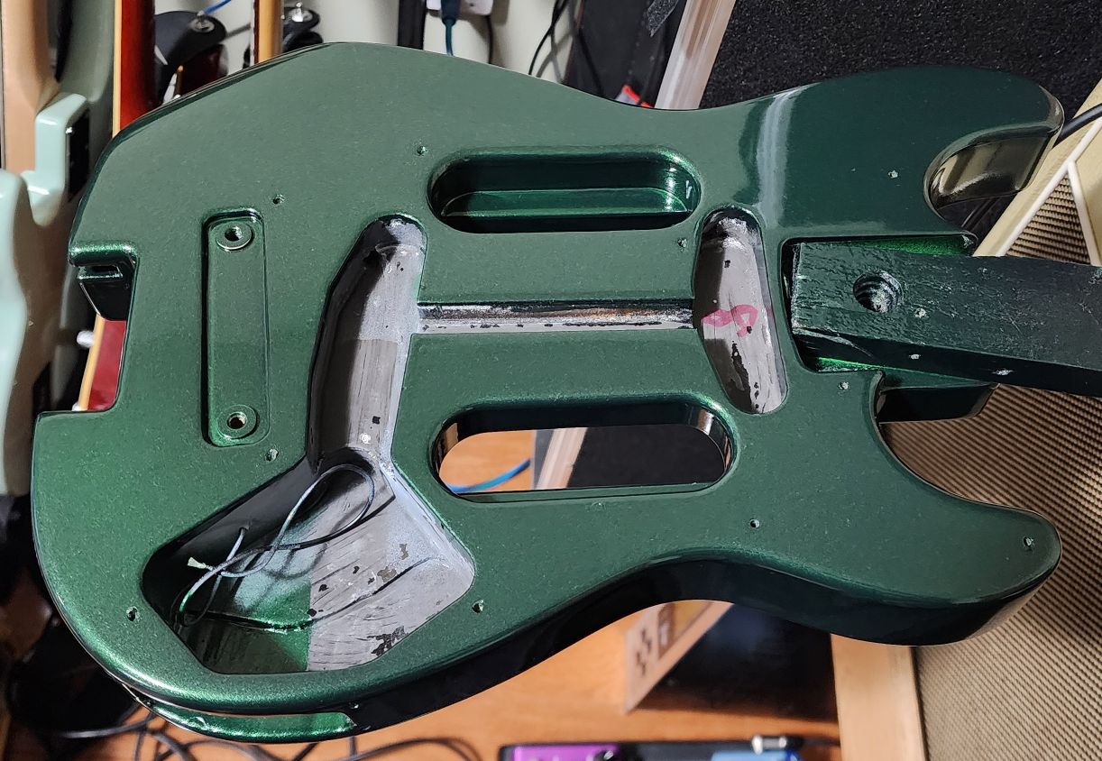 Traveler_Guitar1.jpg