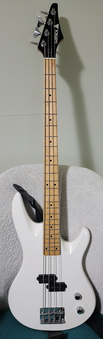 Samick Bass.jpg